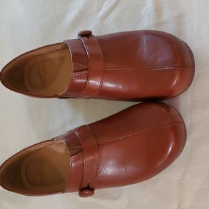 Dansko Solstice, full grain leather clogs. New, never worn. Size 39.